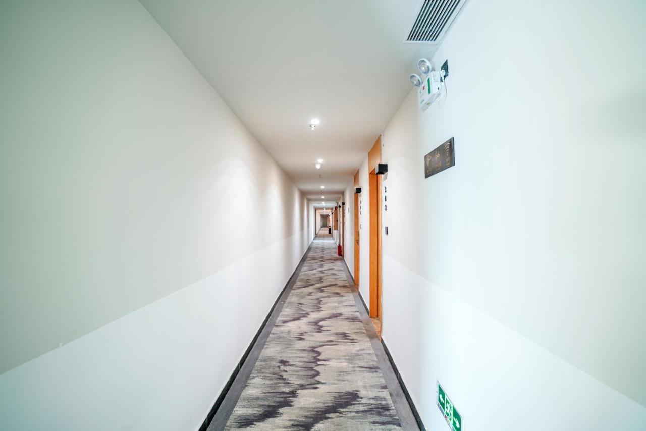 Felice Hotel-Guangzhou Baiyun International Airport Renhe Metro Station Branch กวางโจว ภายนอก รูปภาพ