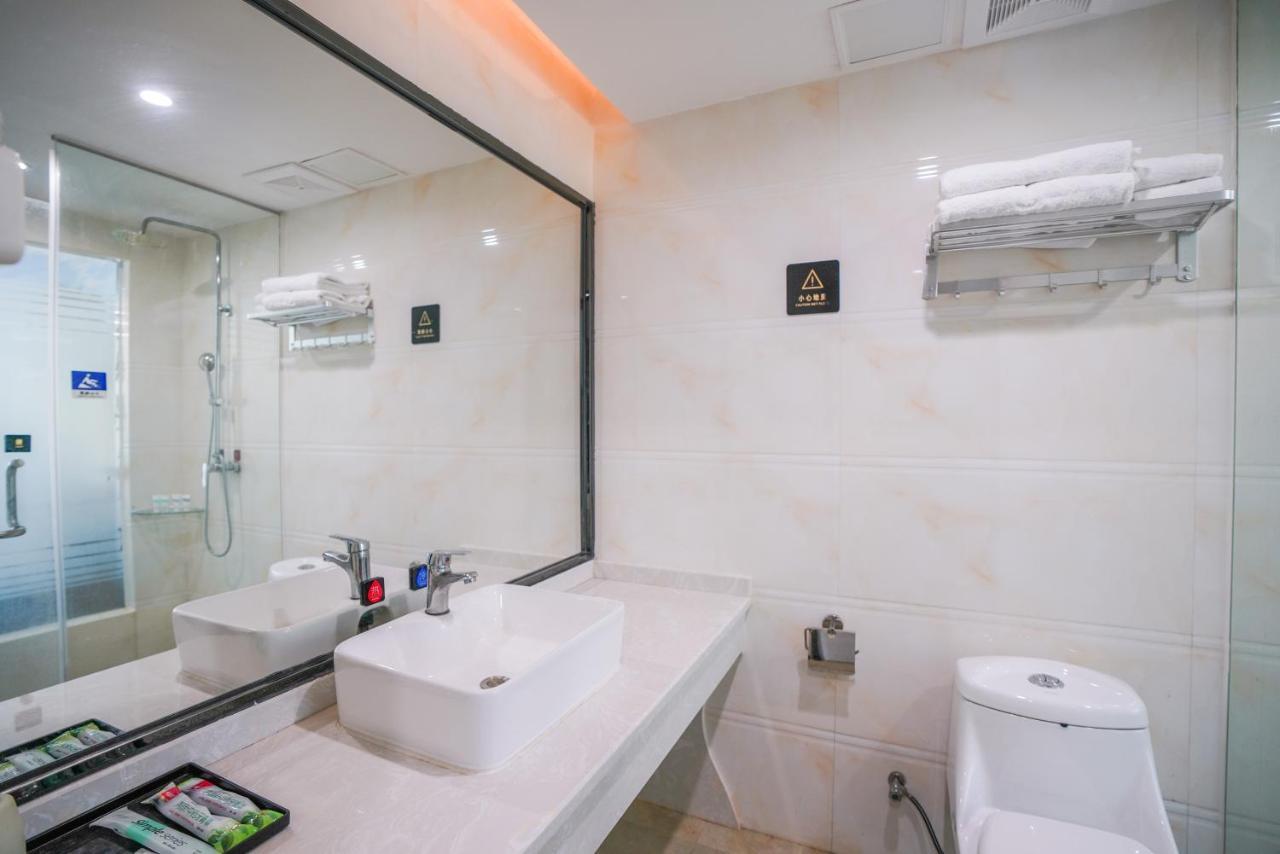 Felice Hotel-Guangzhou Baiyun International Airport Renhe Metro Station Branch กวางโจว ภายนอก รูปภาพ