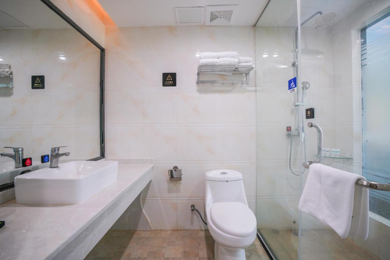 Felice Hotel-Guangzhou Baiyun International Airport Renhe Metro Station Branch กวางโจว ภายนอก รูปภาพ