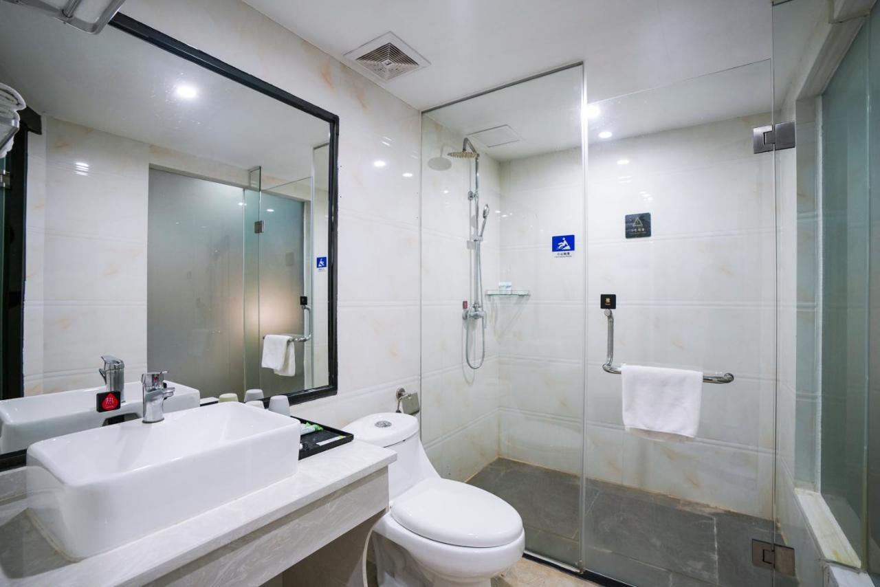 Felice Hotel-Guangzhou Baiyun International Airport Renhe Metro Station Branch กวางโจว ภายนอก รูปภาพ