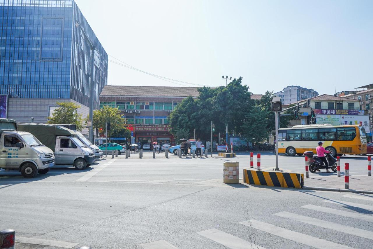 Felice Hotel-Guangzhou Baiyun International Airport Renhe Metro Station Branch กวางโจว ภายนอก รูปภาพ