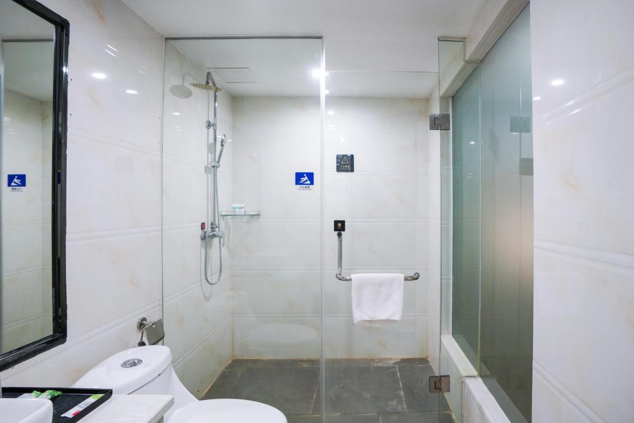 Felice Hotel-Guangzhou Baiyun International Airport Renhe Metro Station Branch กวางโจว ภายนอก รูปภาพ
