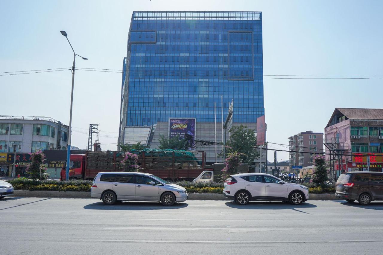 Felice Hotel-Guangzhou Baiyun International Airport Renhe Metro Station Branch กวางโจว ภายนอก รูปภาพ